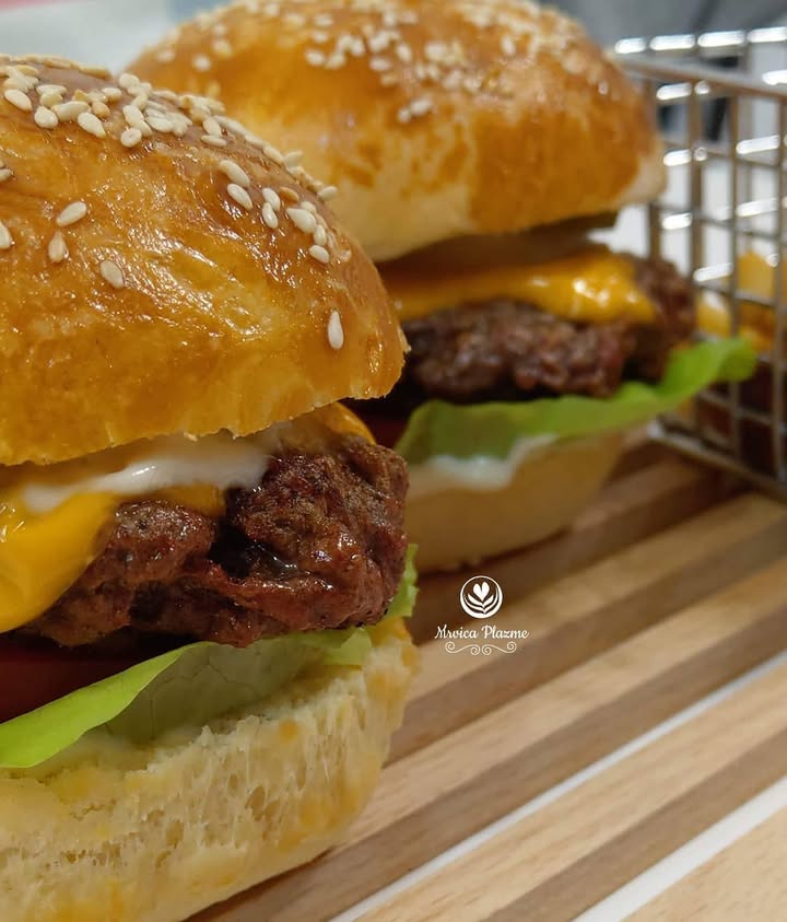 Burgeri u domacoj kajzerici