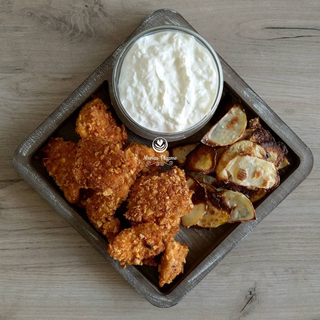Crispy piletina sa domacim tzatziki sosom 