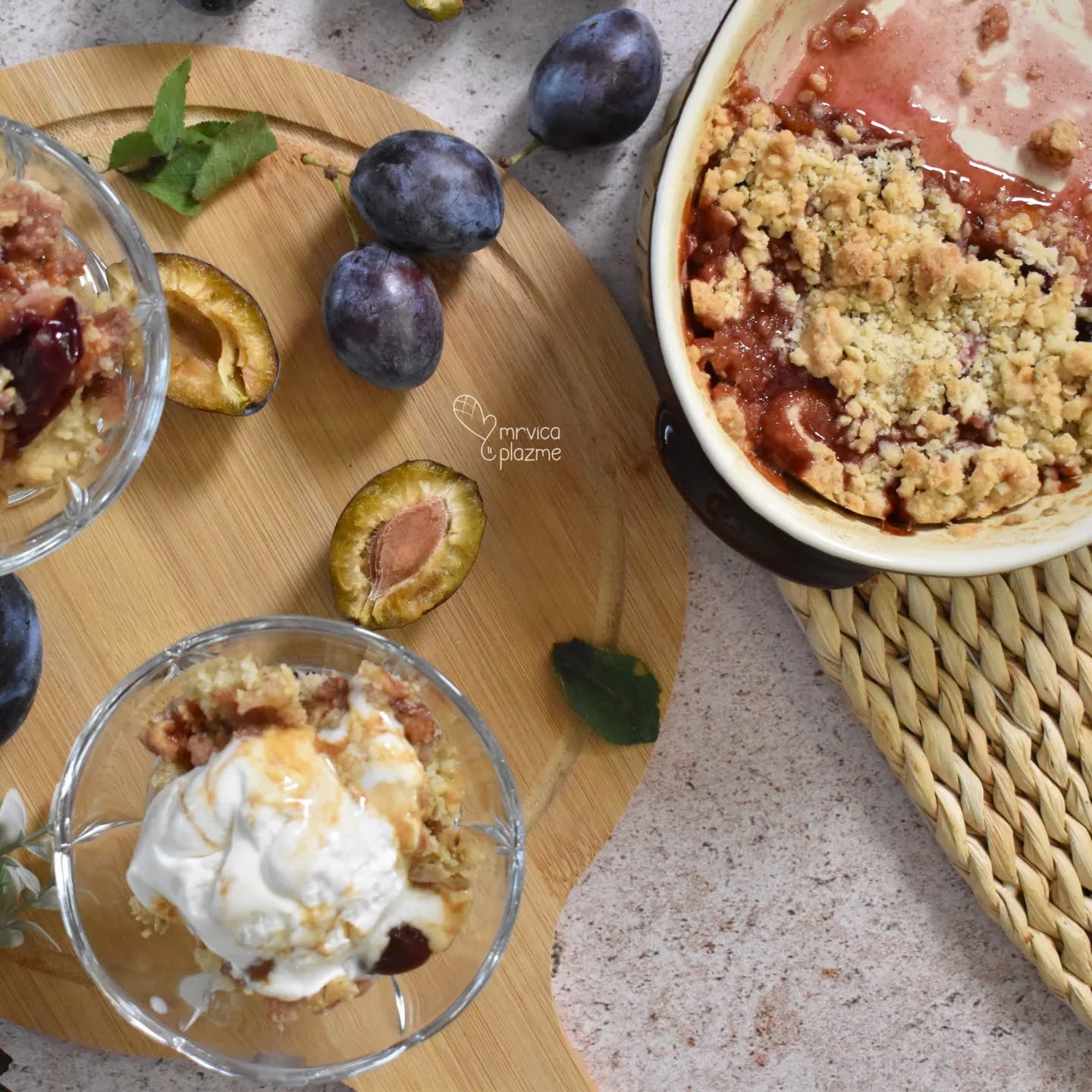 Crumble sa sljivama